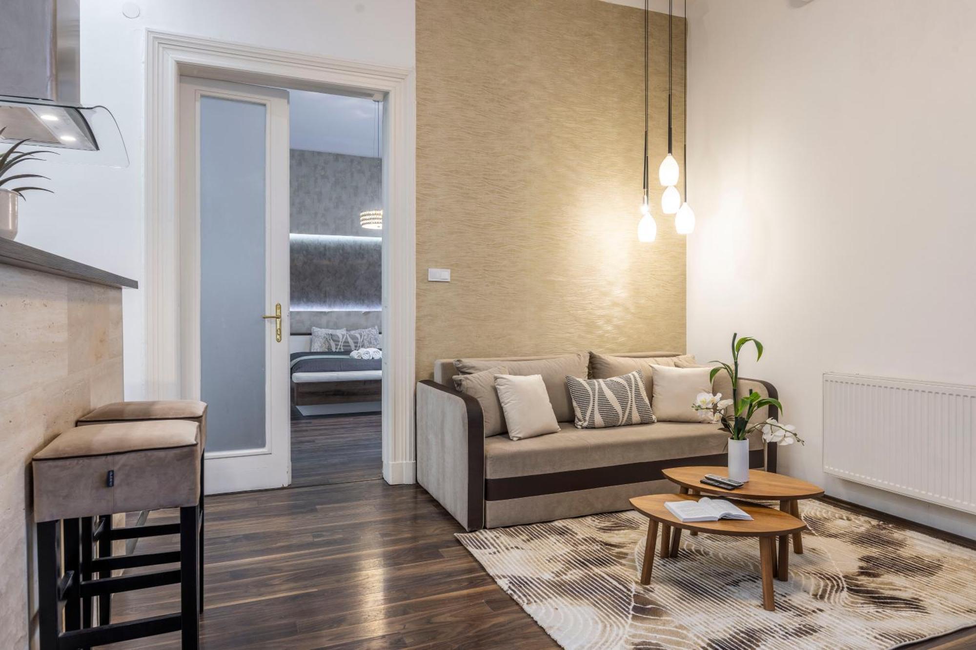 Exclusive & Charming Center W' Sauna Apartment *