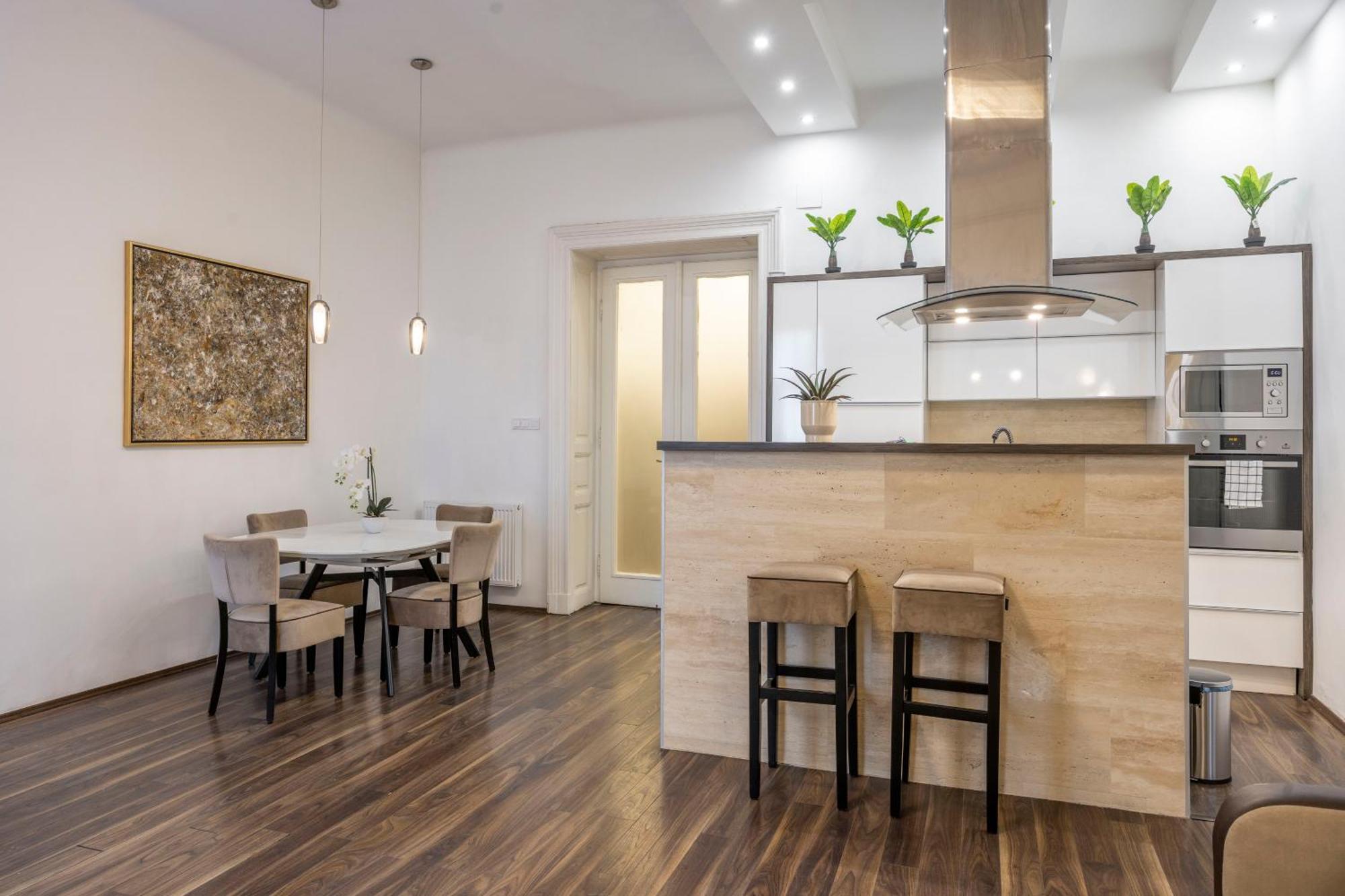 Exclusive & Charming Center W' Sauna Apartment *